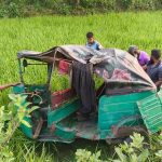 তালোড়ায় রেললাইন পার হতে গিয়ে অল্পের জন্য রক্ষা পেলেন সিএনজি চালক
