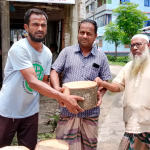 জয়পুরহাটে কোরবানী ঈদে মাংশ টাকার জন্য কাঠের খাইটা কদর বেশী