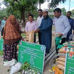 কিশোরগঞ্জে মাছের উৎপাদন বাড়াতে ৬ চাষিকে মৎস্য উপকরণ বিতরণ